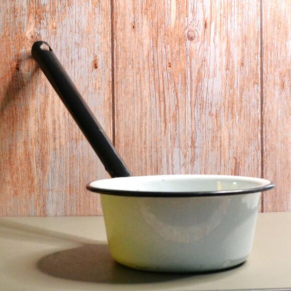 Vintage White Enamel Dipper Black Handle Farmhouse Kitchenware 1940s–50s - Picture 2 of 4